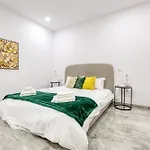 Apartment Luxury, One Of A Kind Home, In Ferries & Ac By 360 Estates *