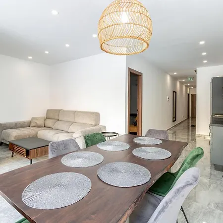 Apartment Luxury, One Of A Kind Home, In Ferries & Ac By 360 Estates *