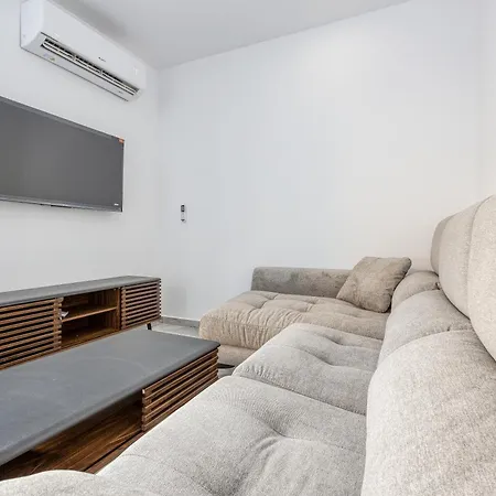 Apartment Luxury, One Of A Kind Home, In Ferries & Ac By 360 Estates *