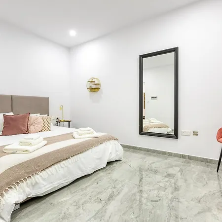 Apartment Luxury, One Of A Kind Home, In Ferries & Ac By 360 Estates